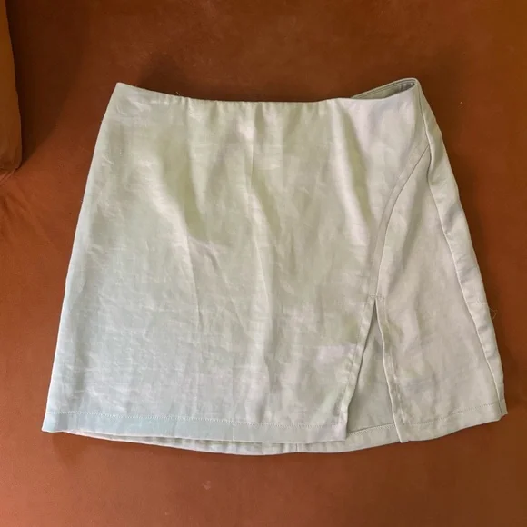 Forever 21 Satin High Waisted Mini Skirt in Light Green | M | NWT - Picture 5 of 7